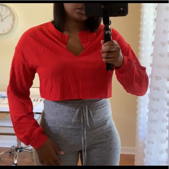 ✨MAKE AN OFFER‼️ Mid-Drift Top ❤️ - Picture 6 of 7